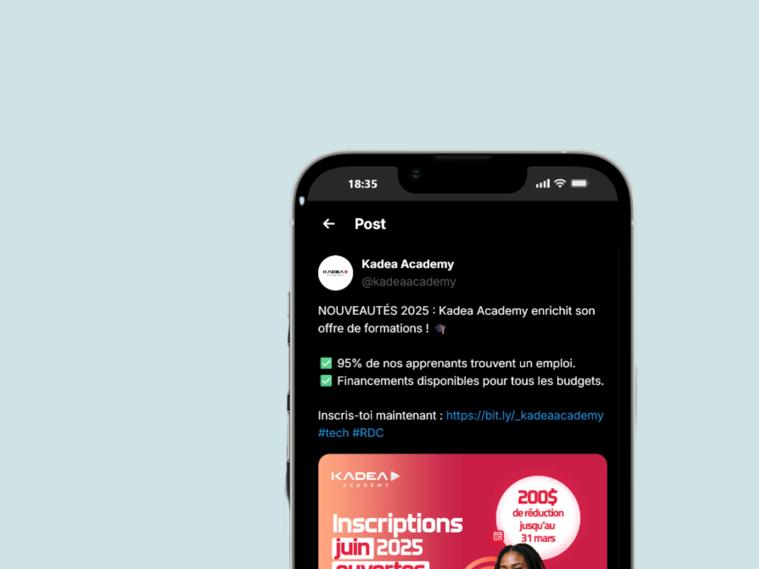 Aperçu mobile (Iphone 14 Pro Max) de l'interface utilisateur du réseau social X Clone avec le fil d'actualité en mode sombre